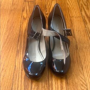 SOLD - Black Upper Patent Leather Size 6 Nine West Mary Jane Platform.